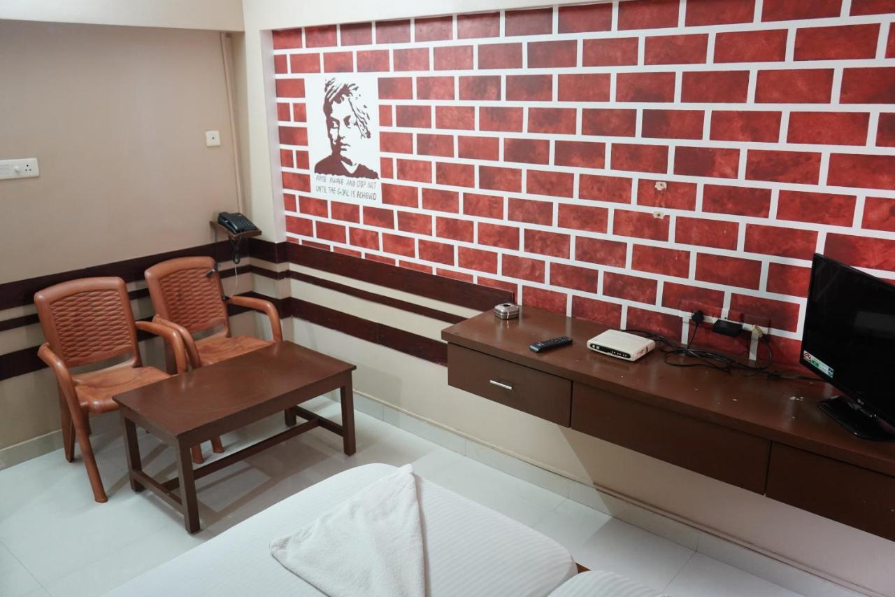 Sangeetha Tourist Home Thiruvananthapuram Exterior foto
